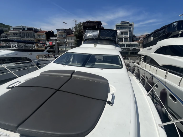 Pronajmout si Azimut Absolute 43 Fly v Beşiktaş