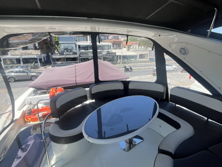 Pronájem Jachta Azimut s licencí