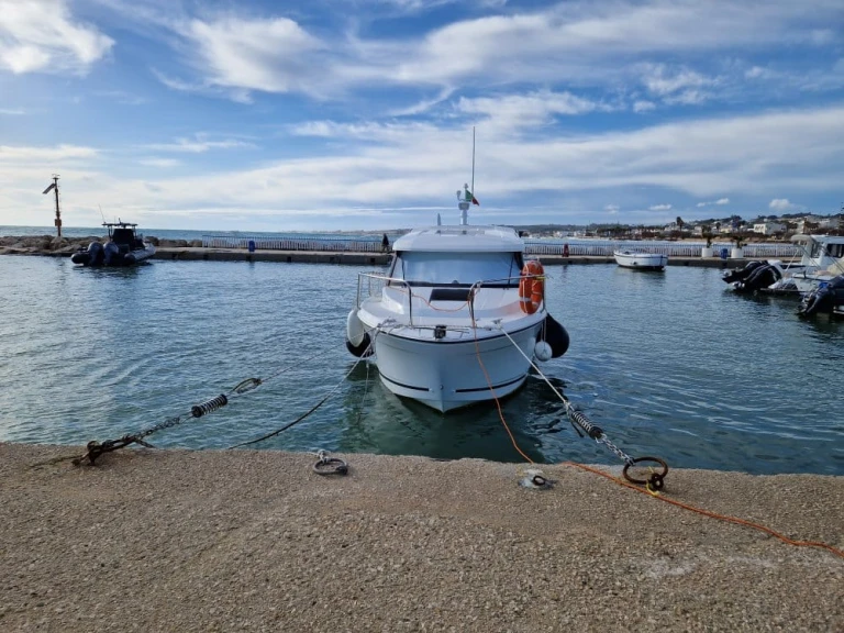 Pronajmout si Jeanneau Merry Fisher 695 series2 v Torre Vado