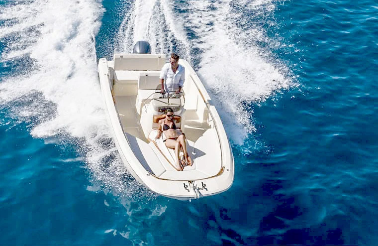 Pronájem Motorová loď v Fornells -Invictus  190FX