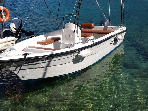 Motorová loď k pronájmu v Aríllas za nejlepší cenu