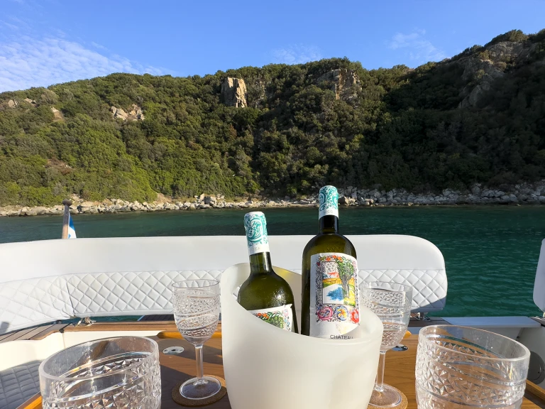 Pronajmout Polotuhá loď se skipperem či ne Dromor v Kavála