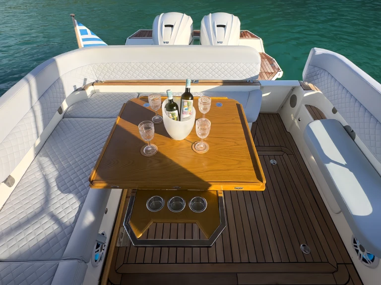 Pronájem Polotuhá loď Dromor s licencí