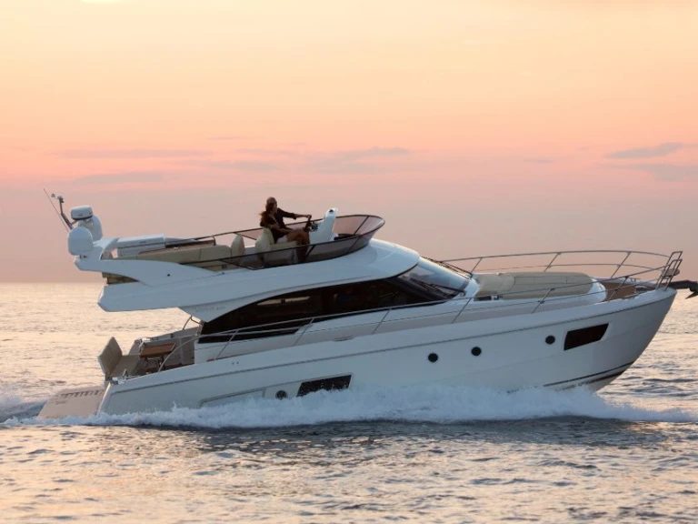 Pronájem Jachta v Podstrana -Bavaria Virtess 420 Fly