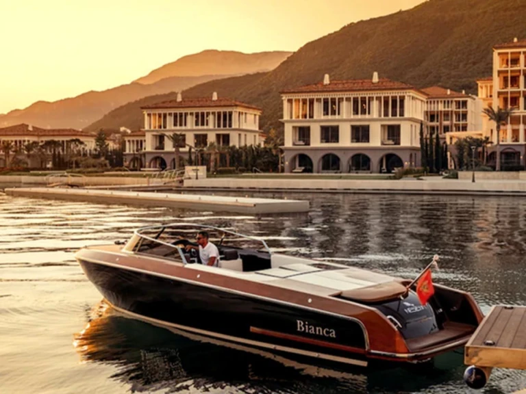 Pronájem Motorová loď  s licencí