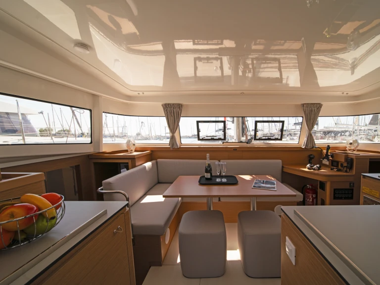 Pronájem lodi Paros (ostrov) lákavé ceny Excess 11