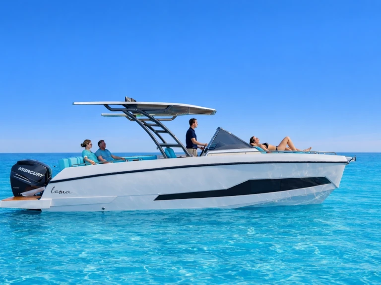 Lema kalon 29 jednotlivci a charterové společnosti v Ibiza Town