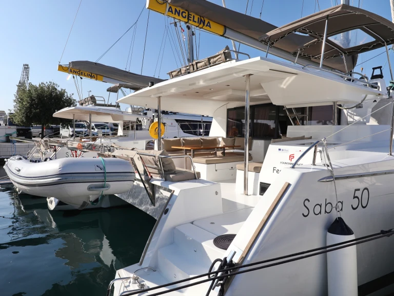 Fountaine Pajot Saba 50 jednotlivci a charterové společnosti v Rogoznica