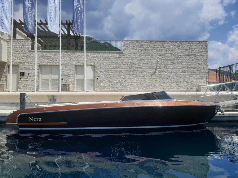 Motorová loď k pronájmu v Portonovi za nejlepší cenu