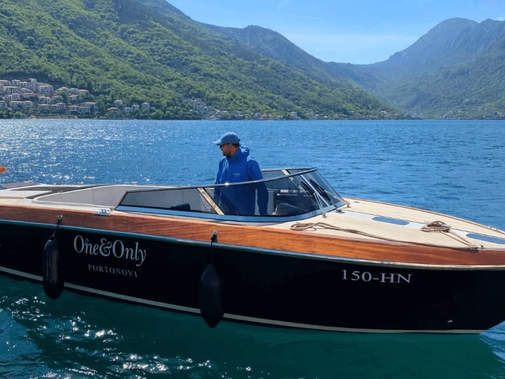 Pronajmout si  Motorboat v Portonovi