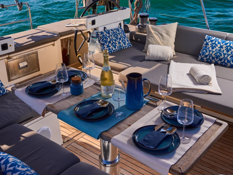 Pronajmout si Bavaria Bavaria C57 v Olbia