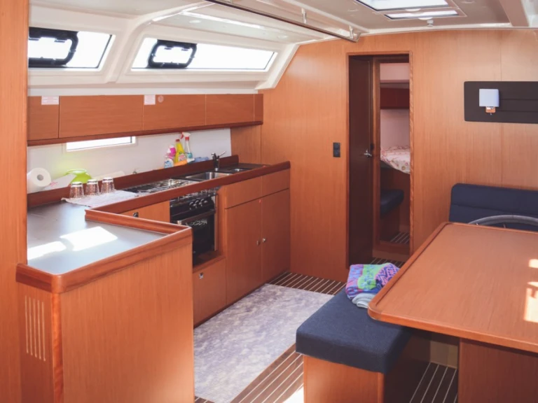 Bavaria Bavaria 46 Cruiser jednotlivci a charterové společnosti v Messina