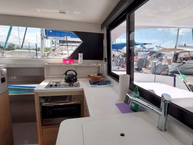 Pronajmout Katamarán se skipperem či ne Aventura v Biograd Na Moru