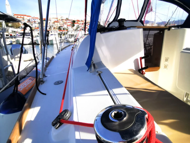 Pronájem Plachetnice v Biograd Na Moru -Jeanneau Sun Odyssey 33i