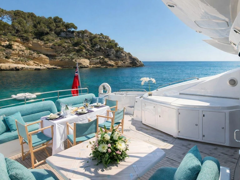 Pronájem lodi Mahon lákavé ceny Predator 82