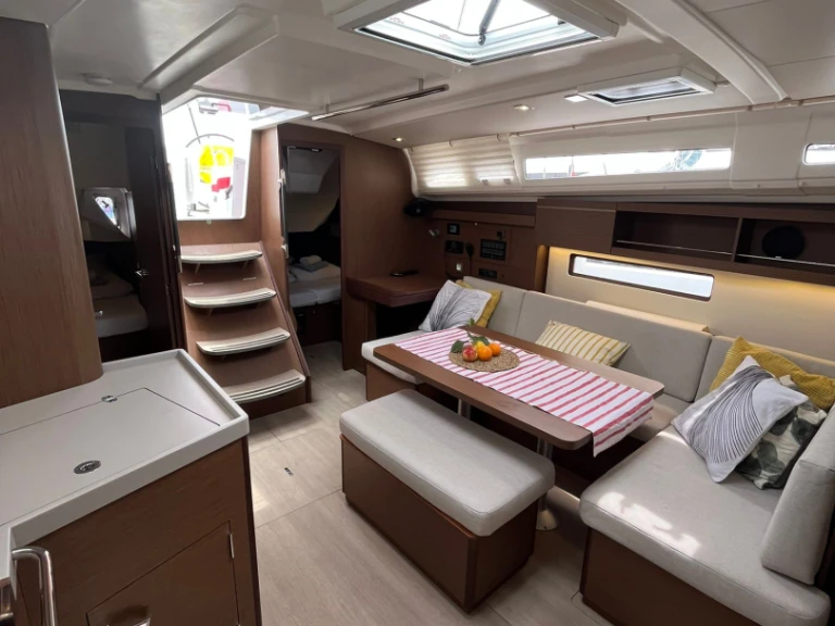 Bénéteau Oceanis 40.1 jednotlivci a charterové společnosti v Pomer