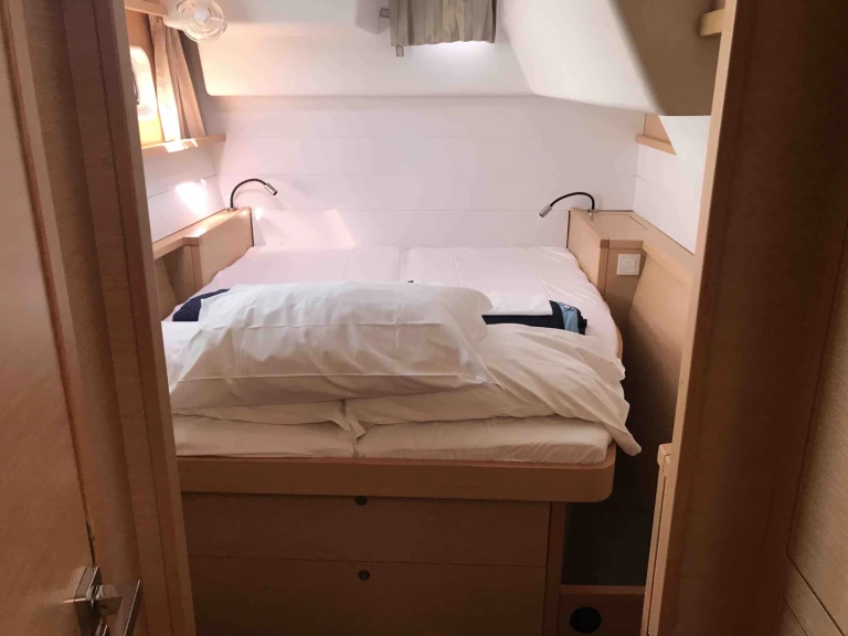 Lagoon Lagoon 450 F jednotlivci a charterové společnosti v San Teodoro