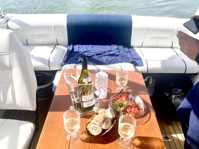 Motorová loď k pronájmu v Port de Cannes Marina za nejlepší cenu