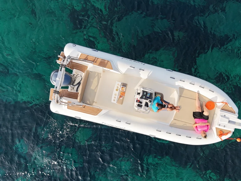 Capelli Tempest 700 jednotlivci a charterové společnosti v Galéria