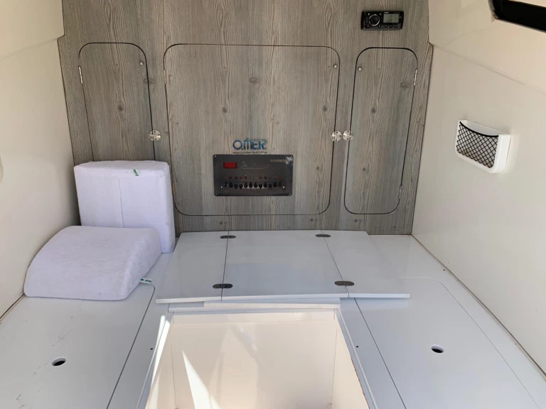 Pronájem lodi Neapol lákavé ceny One Way 100