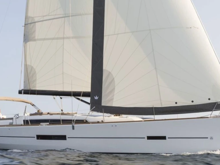 Pronajmout si Dufour Dufour 520 Grand Large v La Seyne-sur-Mer