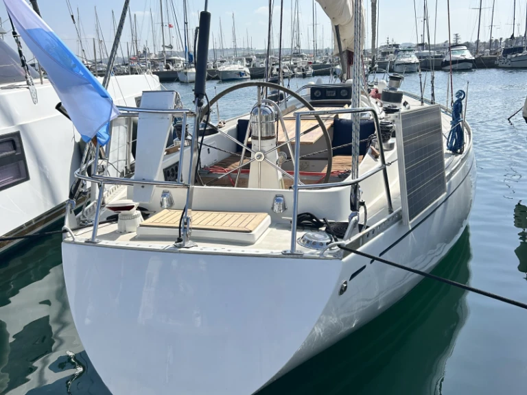 Nautor Swan Swan 44 jednotlivci a charterové společnosti v Cagliari