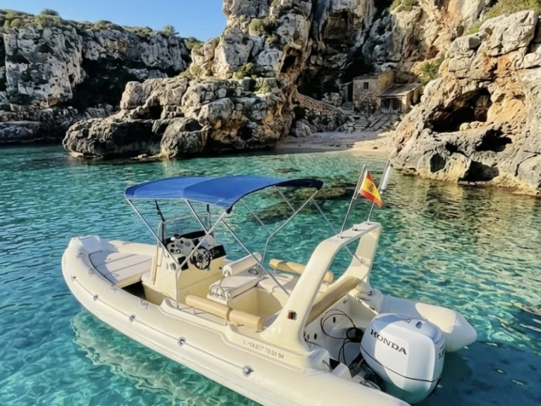 Pronájem Polotuhá loď v Cala d'Or -Astec vdpro600
