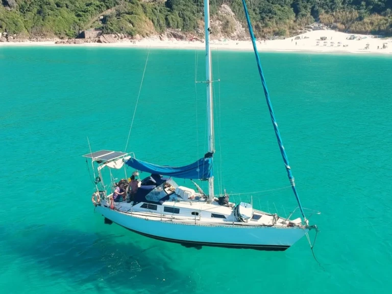 Pronajmout si Custom Made Peterson 34  v Baie de Grande-Case