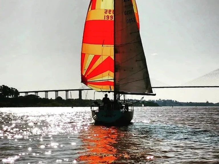 Pronájem Plachetnice Custom Made s licencí