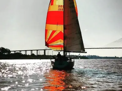 Pronájem Plachetnice Custom Made s licencí