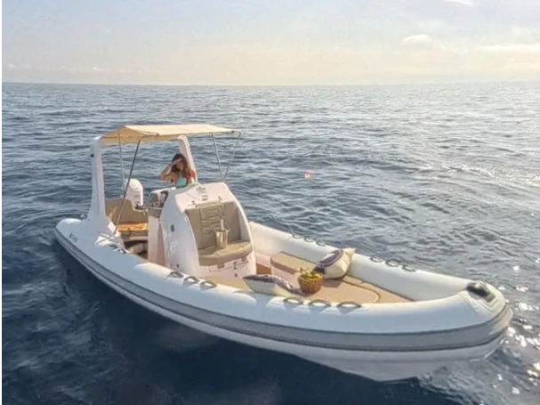 Antares Giglio 65 jednotlivci a charterové společnosti v Rapallo