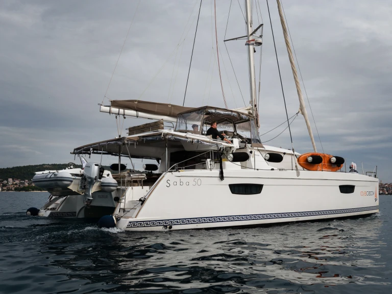 Pronajmout si Fountaine Pajot Saba 50 v Trogir
