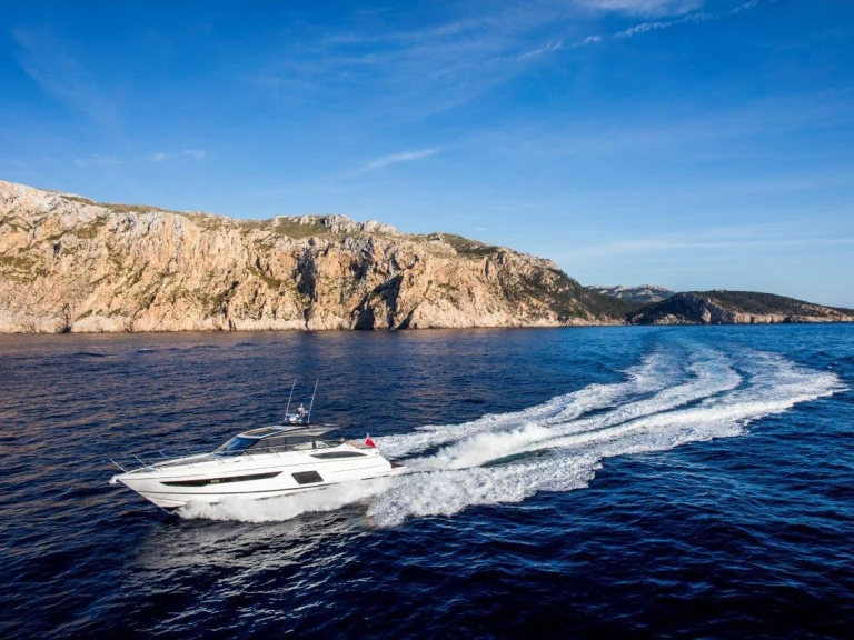 Motorová loď k pronájmu v Marina Botafoch za nejlepší cenu