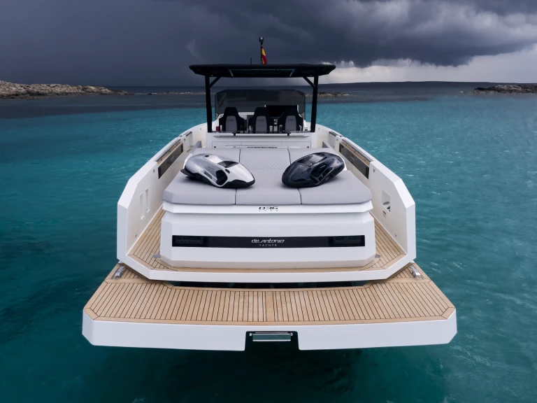 Pronájem Motorová loď De Antonio s licencí