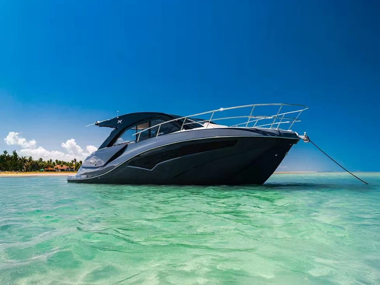 NX Boats 400 jednotlivci a charterové společnosti v Ibiza Town