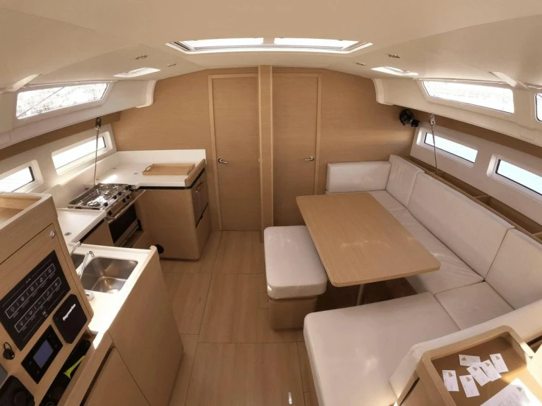 Pronájem jachty v Olbia -Jeanneau Sun Odyssey 490 na Samboatu