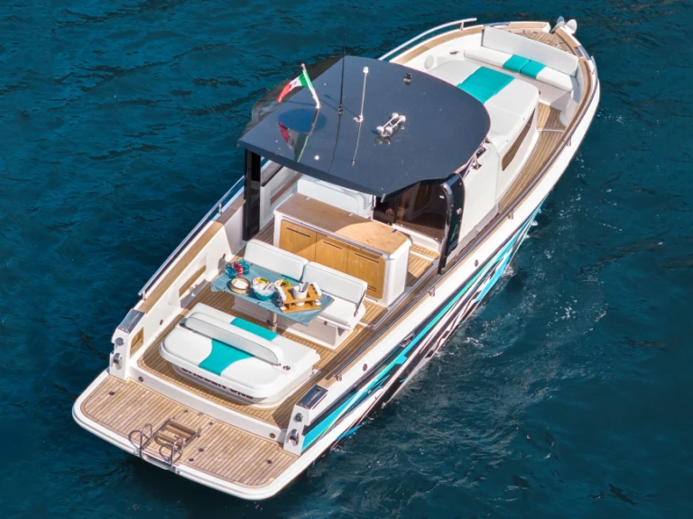 Motorová loď k pronájmu v Piano di Sorrento za nejlepší cenu