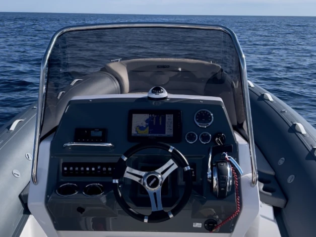 Pronájem Polotuhá loď Salpa s licencí