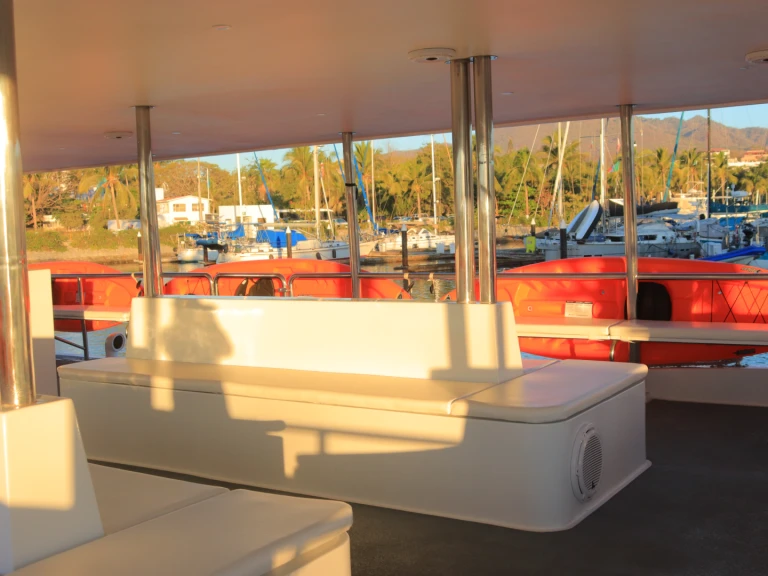 Custom Made Mega Catamaran 100-30 FT jednotlivci a charterové společnosti v Puerto Vallarta