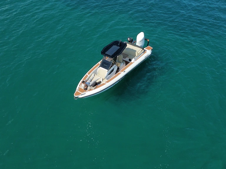 Mazziena 26SP jednotlivci a charterové společnosti v Korfu