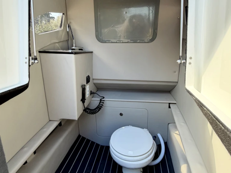 Pronájem jachty v Korfu -Mazziena 26SP na Samboatu