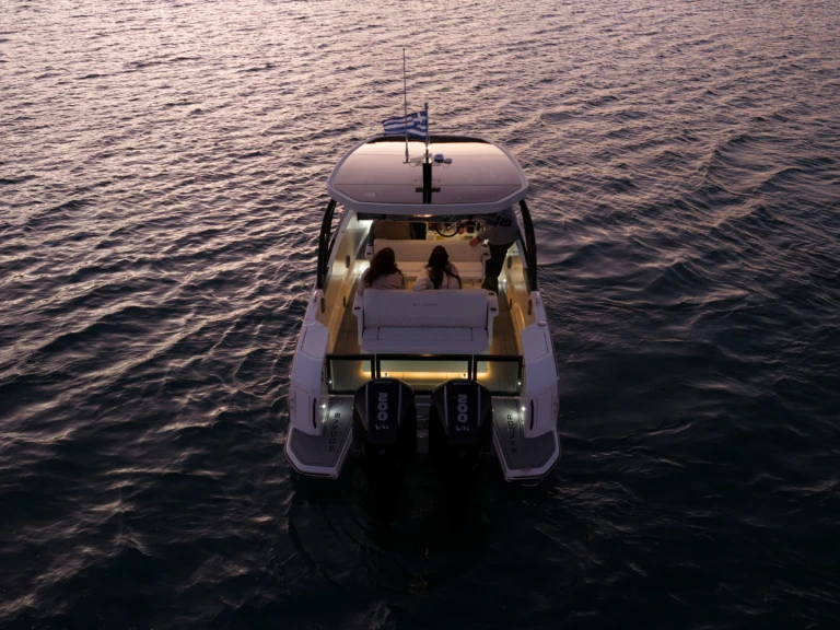 Motorová loď k pronájmu v Anávyssos za nejlepší cenu