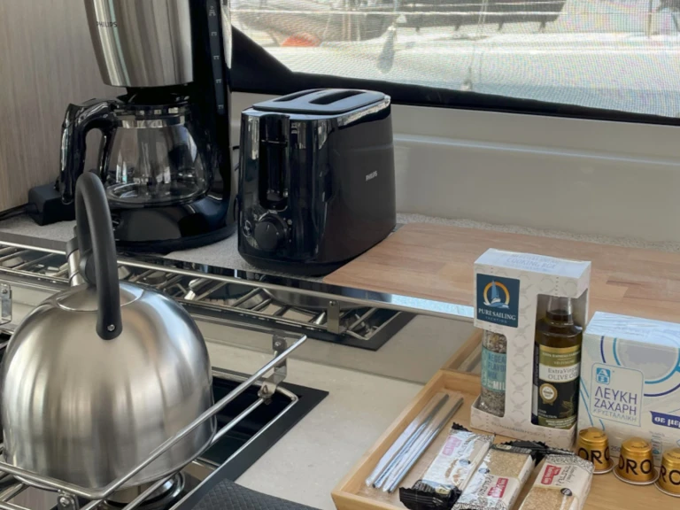 Pronájem lodi Plataniás lákavé ceny Lagoon 46