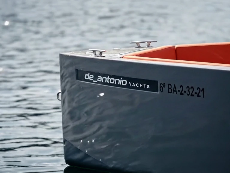 Motorová loď k pronájmu v Santa Eularia des Riu za nejlepší cenu