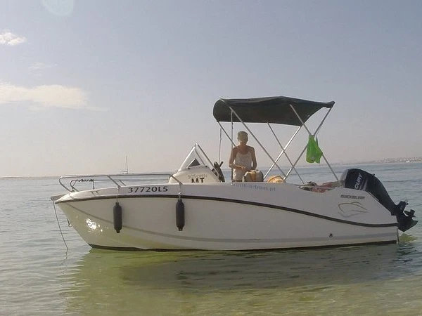 Quicksilver Activ 505 Open jednotlivci a charterové společnosti v Olhão