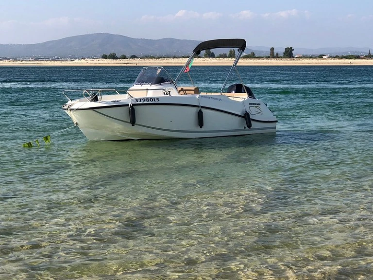 Pronajmout si Quicksilver Activ 505 Open v Olhão