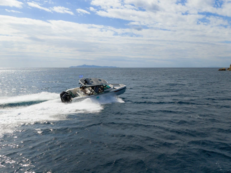 Pronájem lodi Anávyssos lákavé ceny Saxdor 270 GTO