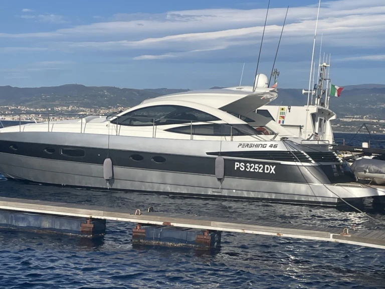 Pronájem jachty v Monopoli -Pershing Pershing 46 na Samboatu