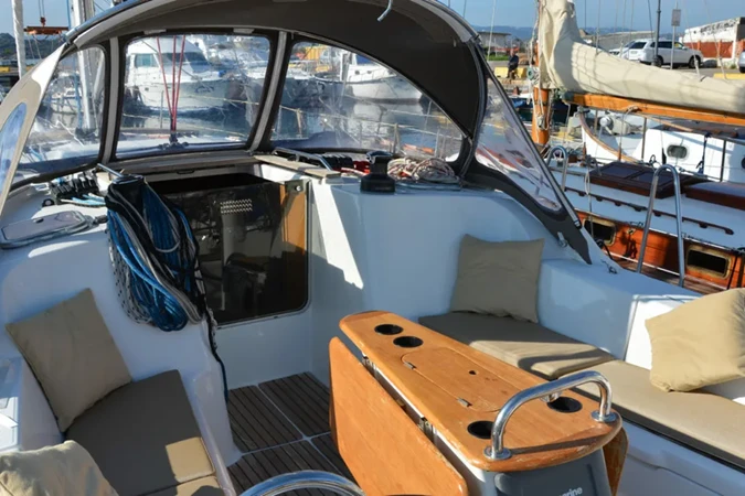 Jeanneau Sun Odyssey 42 Performance jednotlivci a charterové společnosti v Olbia