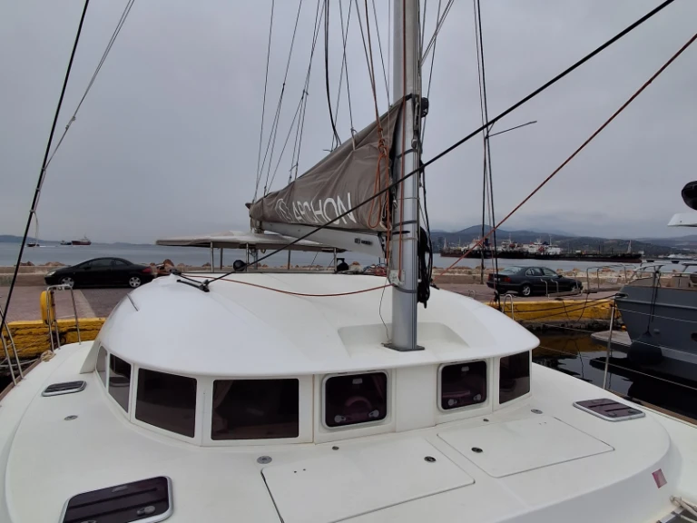 Pronajmout si Lagoon 410 v Paros Port